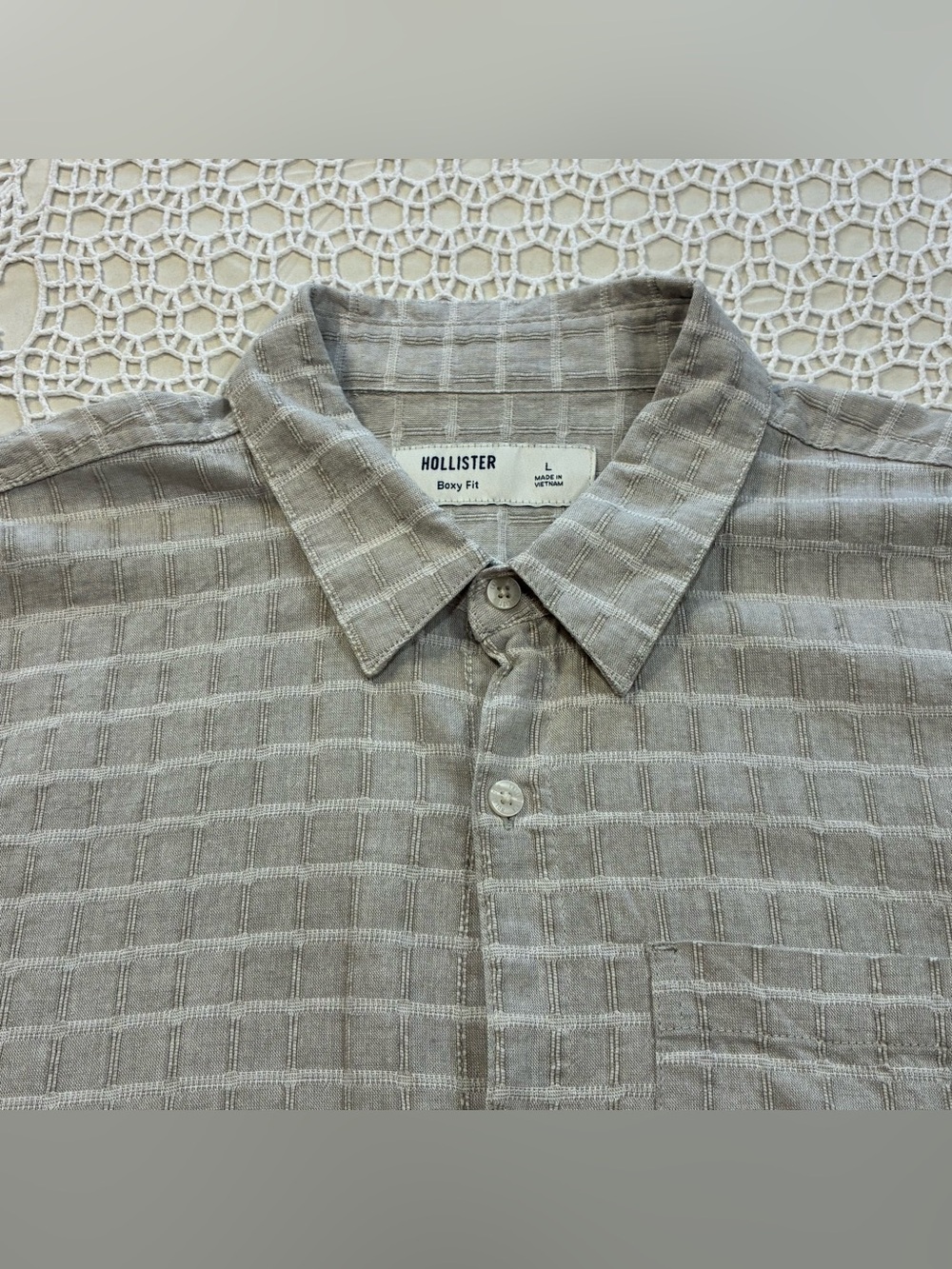 Hollister Men's L Boxy Fit Button-Down Shirt in Light Taupe Check
